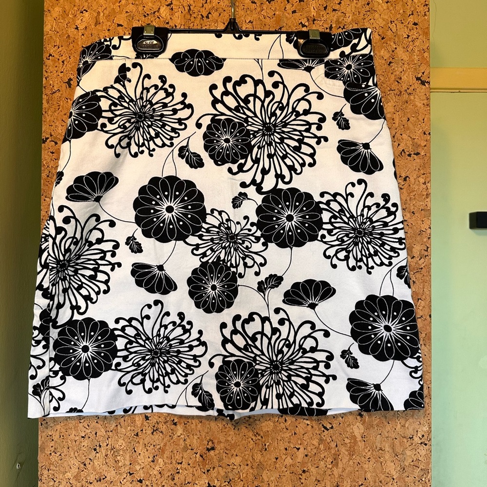 Seasons Floral Black and White Skirt with pockets unlined